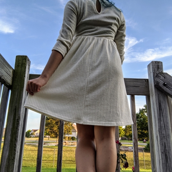 ♥️Adorable Cream Babydoll Dress♥️ - Picture 4 of 5